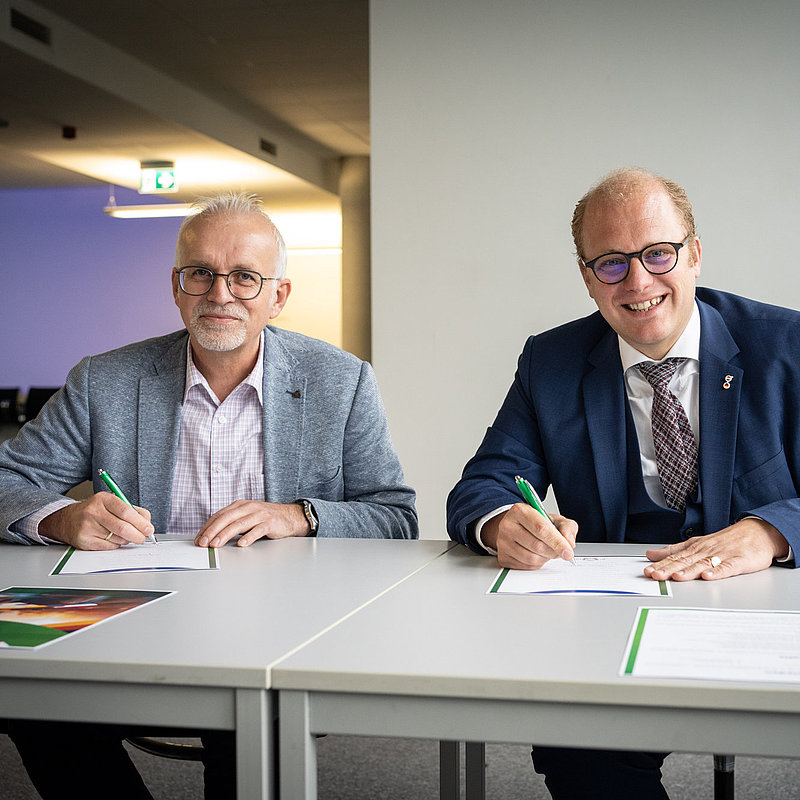 Die Bürgermeister Joris Bengevoord (Winterswijk) und Werner Stödtke (Südlohn)